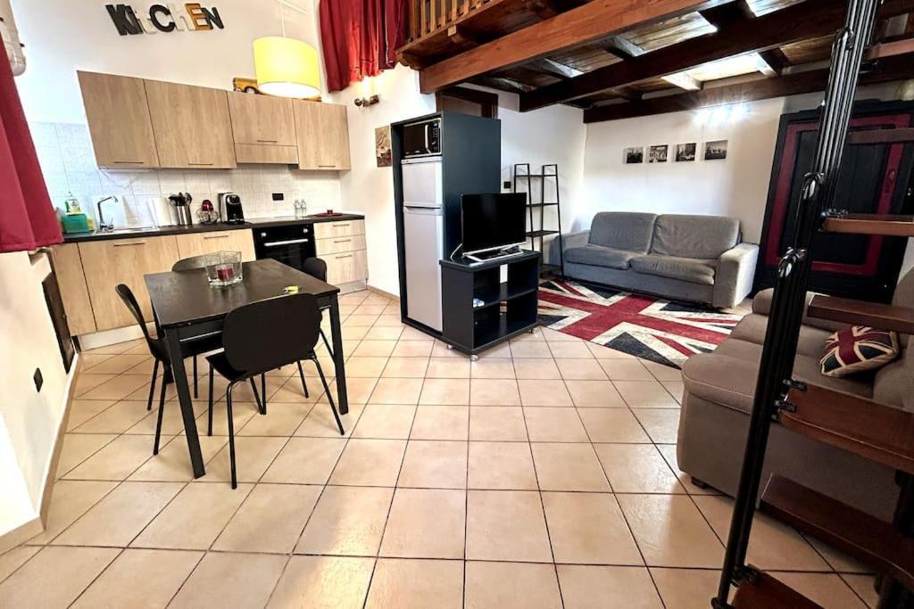 Grazioso Loft A 5 Minuti Dal Centro Di Torinoアパートメント エクステリア 写真
